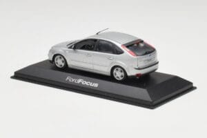 Ford Focus Mk2 Moondust Stříbrný Minichamps 1:43 FOCUS002 Kov – obrázek 3 z 4