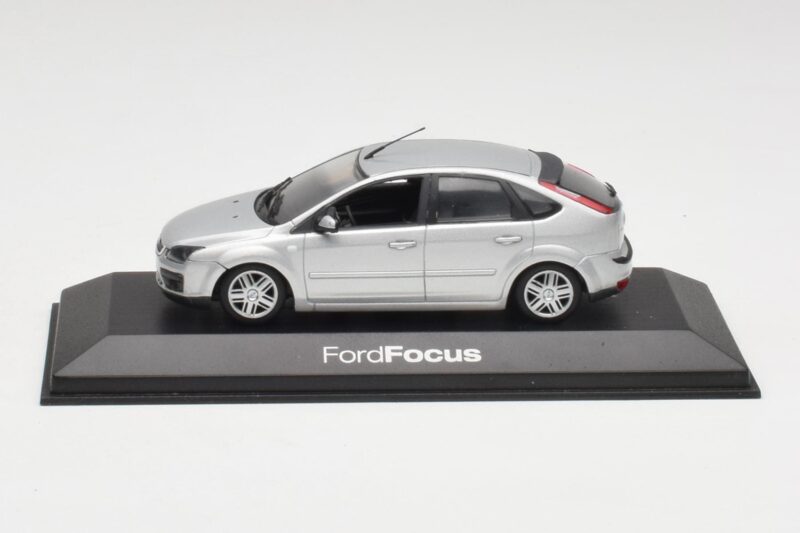 Ford Focus Mk2 Moondust Stříbrný Minichamps 1:43 FOCUS002 Kov