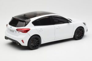 Ford Focus ST Mk4 Frozen Bílý MCG 1:18 MCG18453 Kov – obrázek 2 z 6