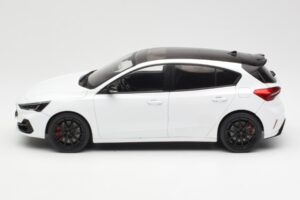 Ford Focus ST Mk4 Frozen Bílý MCG 1:18 MCG18453 Kov – obrázek 3 z 6