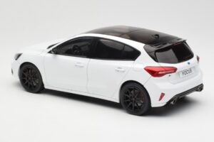 Ford Focus ST Mk4 Frozen Bílý MCG 1:18 MCG18453 Kov – obrázek 5 z 6