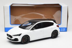 Ford Focus ST Mk4 Frozen Bílý MCG 1:18 MCG18453 Kov – obrázek 6 z 6