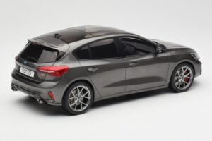 Ford Focus ST Mk4 Šedý MCG 1:18 MCG18454 Kov – obrázek 2 z 6