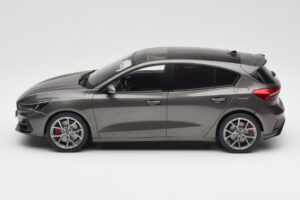 Ford Focus ST Mk4 Šedý MCG 1:18 MCG18454 Kov – obrázek 3 z 6