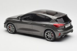 Ford Focus ST Mk4 Šedý MCG 1:18 MCG18454 Kov – obrázek 5 z 6