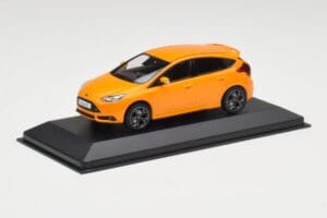 Ford Focus ST Mk3 Tangerine Scream Minichamps 1:43 FOCUS001 Kov – obrázek 2 z 4