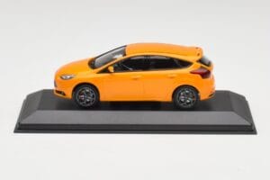 Ford Focus ST Mk3 Tangerine Scream Minichamps 1:43 FOCUS001 Kov