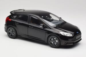 Ford Focus ST Mk2 Panther Black Metallic Minichamps 1:18 110082000 Kov – obrázek 6 z 8