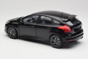 Ford Focus ST Mk2 Panther Black Metallic Minichamps 1:18 110082000 Kov – obrázek 7 z 8