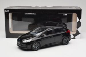 Ford Focus ST Mk2 Panther Black Metallic Minichamps 1:18 110082000 Kov – obrázek 8 z 8