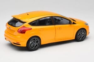 Ford Focus ST Mk2 Tangerine Scream Minichamps 1:18 110082005 Kov – obrázek 3 z 8