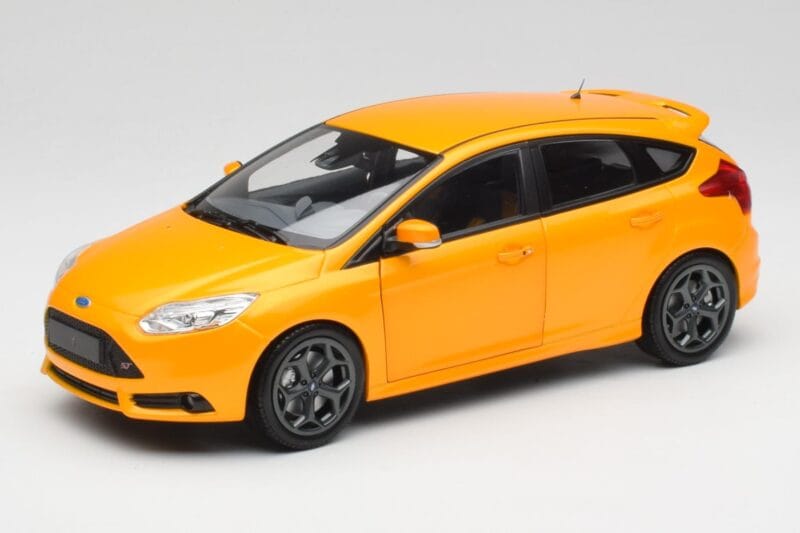 Ford Focus ST Mk2 Tangerine Scream Minichamps 1:18 110082005 Kov