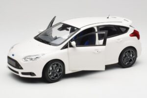 Ford Focus ST Mk2 Bílý Minichamps 1:18 110082004 Kov – obrázek 2 z 8