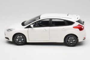 Ford Focus ST Mk2 Bílý Minichamps 1:18 110082004 Kov – obrázek 4 z 8