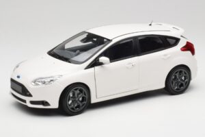 Ford Focus ST Mk2 Bílý Minichamps 1:18 110082004 Kov