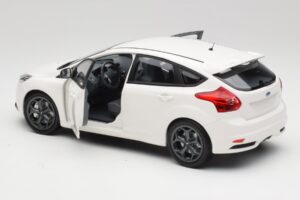 Ford Focus ST Mk2 Bílý Minichamps 1:18 110082004 Kov – obrázek 5 z 8