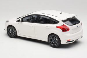Ford Focus ST Mk2 Bílý Minichamps 1:18 110082004 Kov – obrázek 7 z 8