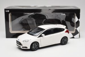 Ford Focus ST Mk2 Bílý Minichamps 1:18 110082004 Kov – obrázek 8 z 8