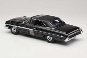 Ford Galaxie 500 Men in Black 3 Movie GreenLight 1:18 15301 Kov – obrázek 5 z 6