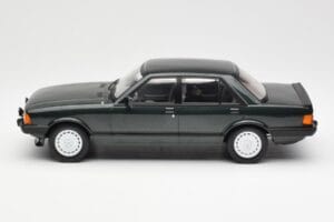 Ford Granada Mk2 2.8 Injection Tmavě Zelený MCG 1:18 MCG18263 Kov – obrázek 3 z 6