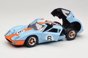 Ford GT40 Gulf #6 J. Ickx / J. Oliver 24 Hours of Le Mans 1969 Eagles Race 1:18 300600 Kov – obrázek 2 z 8