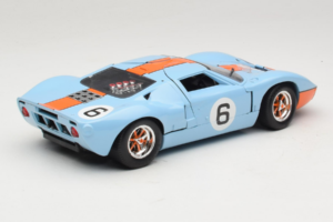 Ford GT40 Gulf #6 J. Ickx / J. Oliver 24 Hours of Le Mans 1969 Eagles Race 1:18 300600 Kov – obrázek 3 z 8