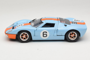 Ford GT40 Gulf #6 J. Ickx / J. Oliver 24 Hours of Le Mans 1969 Eagles Race 1:18 300600 Kov – obrázek 4 z 8