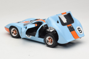 Ford GT40 Gulf #6 J. Ickx / J. Oliver 24 Hours of Le Mans 1969 Eagles Race 1:18 300600 Kov – obrázek 5 z 8
