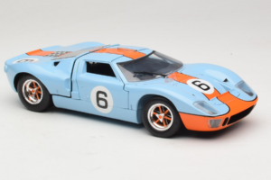 Ford GT40 Gulf #6 J. Ickx / J. Oliver 24 Hours of Le Mans 1969 Eagles Race 1:18 300600 Kov – obrázek 6 z 8