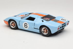 Ford GT40 Gulf #6 J. Ickx / J. Oliver 24 Hours of Le Mans 1969 Eagles Race 1:18 300600 Kov – obrázek 7 z 8
