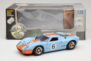 Ford GT40 Gulf #6 J. Ickx / J. Oliver 24 Hours of Le Mans 1969 Eagles Race 1:18 300600 Kov – obrázek 8 z 8