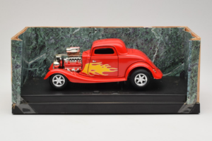 Ford High Tech Červený s Plamenem American Muscle 1:18 7726 Kov