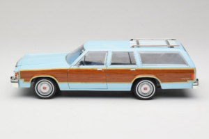 Ford LTD Country Squire Charlie's Angels Movie GreenLight 1:18 19066 Kov – obrázek 4 z 8