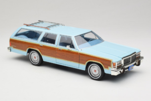Ford LTD Country Squire Charlie's Angels Movie GreenLight 1:18 19066 Kov – obrázek 6 z 8