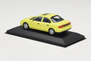 Ford Mondeo Mk1 Citrus Yellow Minichamps 1:43 MIN0821001 Kov – obrázek 3 z 4
