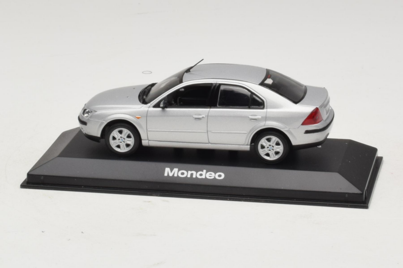 Ford Mondeo Mk3 Sedan Stříbrný Minichamps 1:43 MONDEO005 Kov