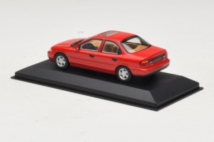 Ford Mondeo Mk1 Sedan Červený Minichamps 1:43 82000 Kov – obrázek 3 z 4