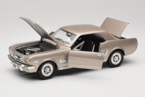 Ford Mustang 1964 1/2 Stříbrný Mira 1:18 6127 Kov – obrázek 2 z 8
