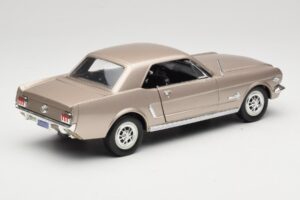 Ford Mustang 1964 1/2 Stříbrný Mira 1:18 6127 Kov – obrázek 3 z 8
