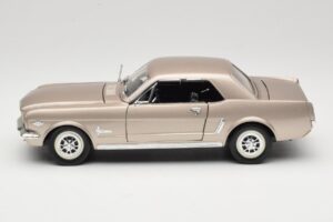 Ford Mustang 1964 1/2 Stříbrný Mira 1:18 6127 Kov – obrázek 4 z 8