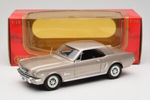 Ford Mustang 1964 1/2 Stříbrný Mira 1:18 6127 Kov – obrázek 8 z 8