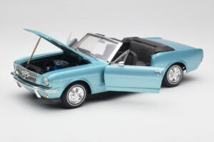 Ford Mustang Kabriolet Arcadian Blue Revell 1:18 8832-F1 Kov – obrázek 2 z 8