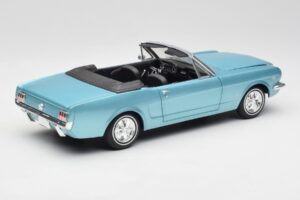 Ford Mustang Kabriolet Arcadian Blue Revell 1:18 8832-F1 Kov – obrázek 3 z 8