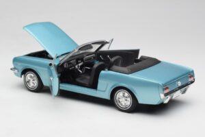 Ford Mustang Kabriolet Arcadian Blue Revell 1:18 8832-F1 Kov – obrázek 5 z 8