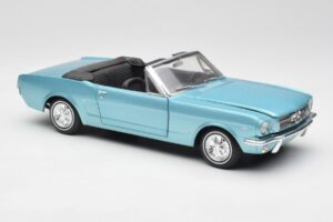 Ford Mustang Kabriolet Arcadian Blue Revell 1:18 8832-F1 Kov – obrázek 6 z 8