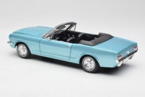 Ford Mustang Kabriolet Arcadian Blue Revell 1:18 8832-F1 Kov – obrázek 7 z 8