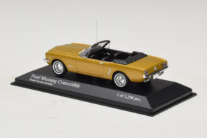 Ford Mustang Kabriolet Zlatý Minichamps 1:43 400082432 Kov – obrázek 3 z 4
