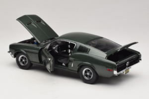 Ford Mustang GT Bullitt s Figurkou Stevea McQueena Greenlight 1:18 12885 Kov – obrázek 5 z 8
