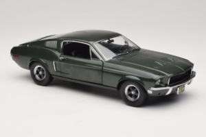 Ford Mustang GT Bullitt s Figurkou Stevea McQueena Greenlight 1:18 12885 Kov – obrázek 6 z 8