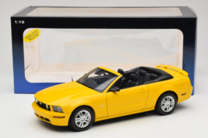Ford Mustang GT S197 Kabriolet Screaming Yellow AUTOart 1:18 73062 Kov – obrázek 8 z 8